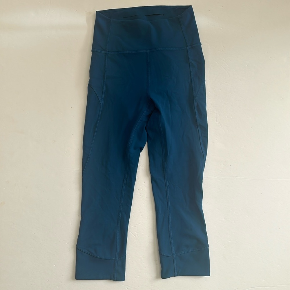 Lululemon Movement Crop, size 2, EUC